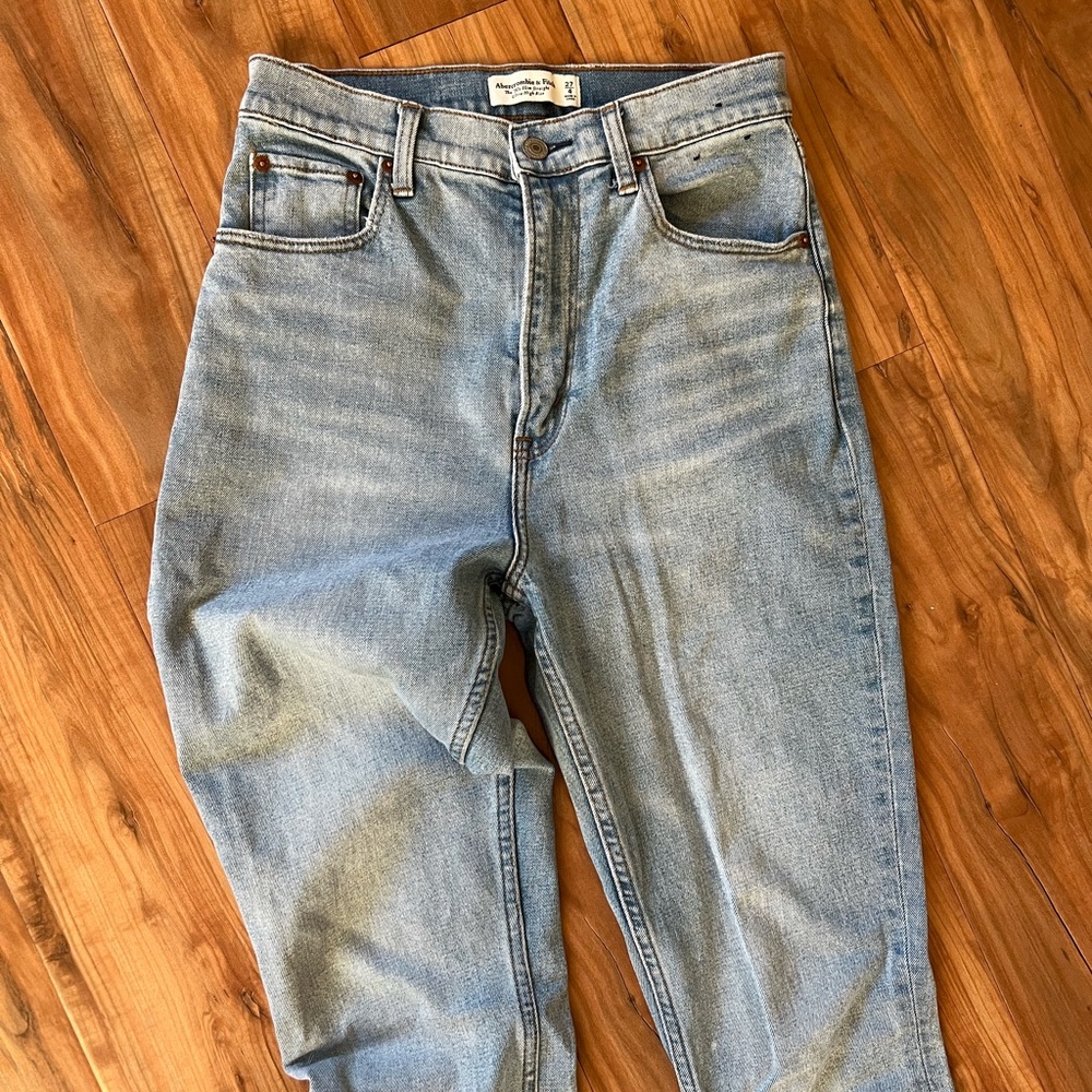 Abercrombie & Fitch 90’s Slim Straight Jeans